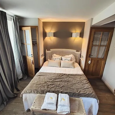 Le Paddock Couette-café